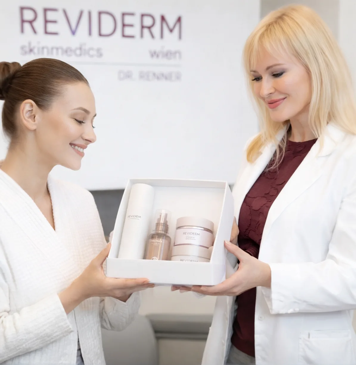 Beratung zum individuellen Behandlungs- und Pflegeplan bei REVIDERM skinmedics wien